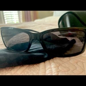 Fendi black sunglasses with tortoise shell side. Comes with cloth & case.